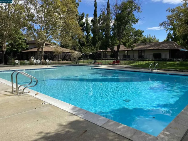 5457 Roundtree Pl J, Concord, California 94521