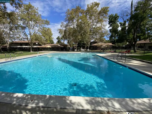 5457 Roundtree Pl J, Concord, California 94521