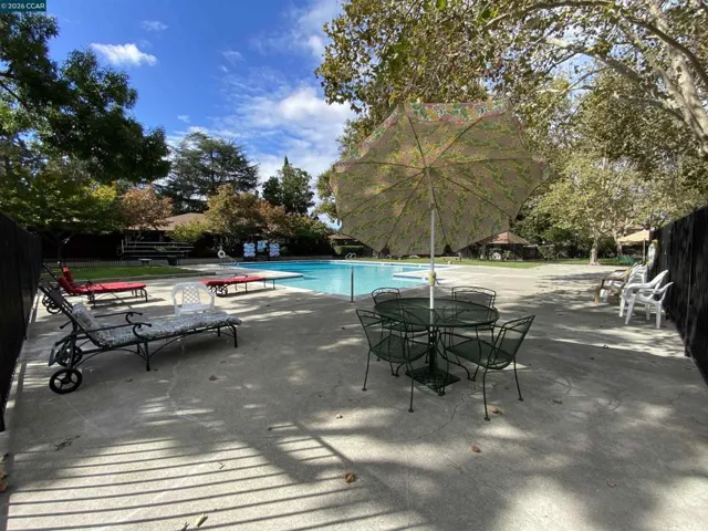 5457 Roundtree Pl J, Concord, California 94521