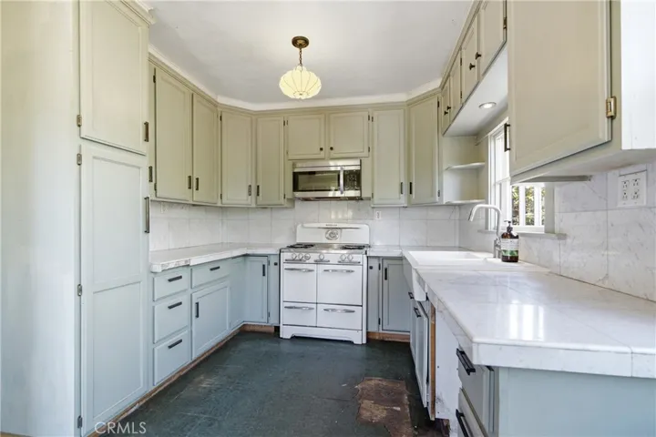 1044 N Hudson Avenue, Pasadena, California 91104