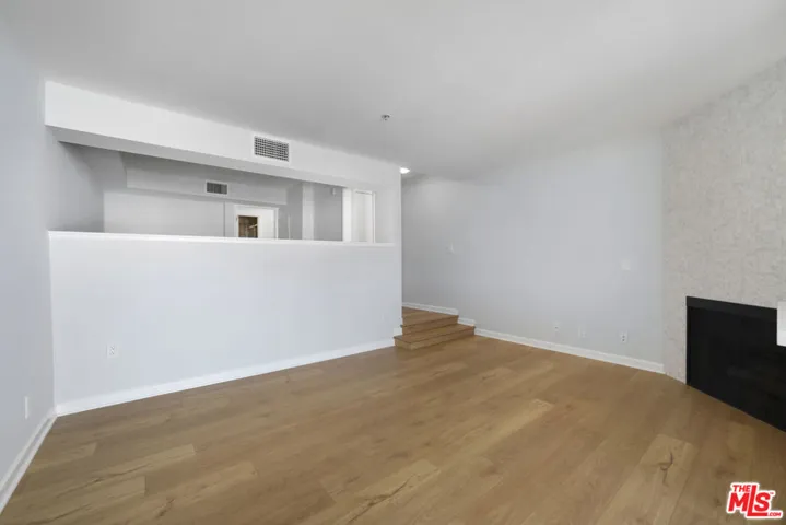 7320 Hawthorn Avenue 319, Los Angeles, California 90046