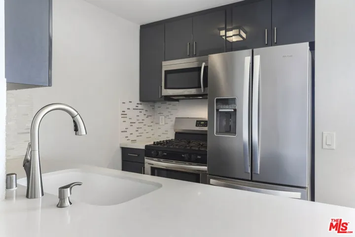 7320 Hawthorn Avenue 319, Los Angeles, California 90046