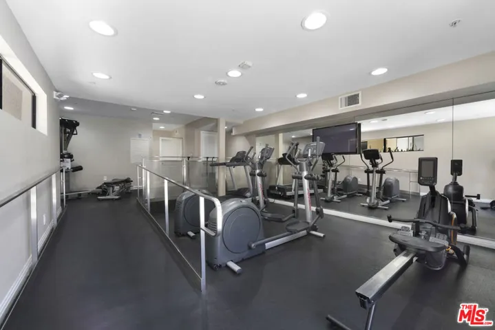 7320 Hawthorn Avenue 319, Los Angeles, California 90046