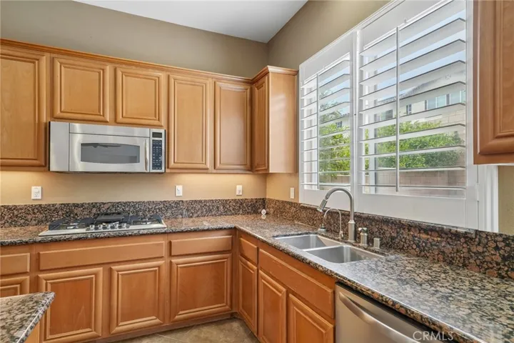 15590 Syracuse Lane, Fontana, California 92336