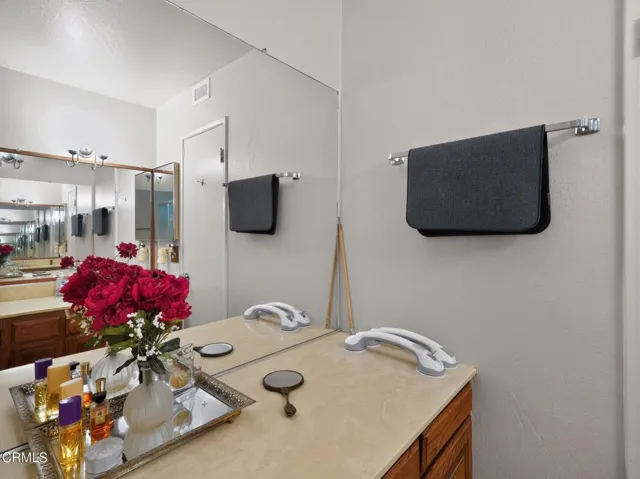 02_2163_Palos_Ct-Bathroom-7--2