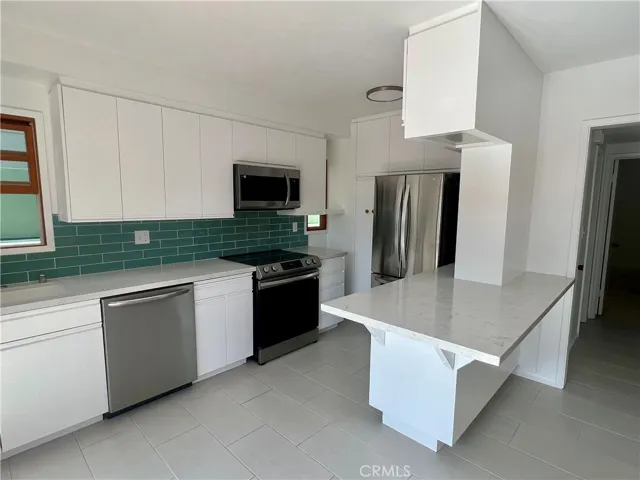 221 Diamond, Newport Beach, California 92662