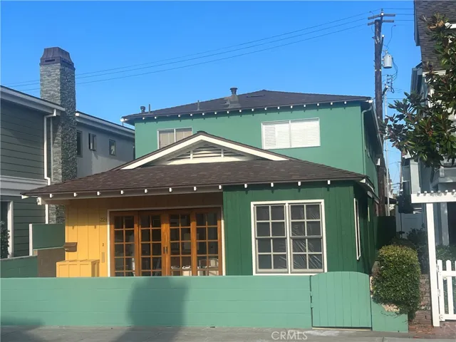 221 Diamond, Newport Beach, California 92662