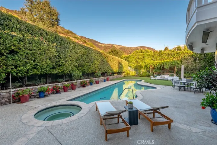 1502 Bienveneda, Pacific Palisades, California 90272