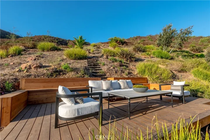 1502 Bienveneda, Pacific Palisades, California 90272