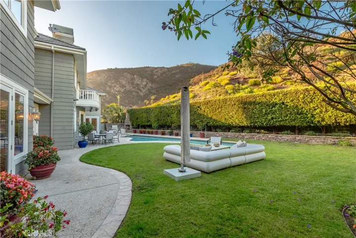 1502 Bienveneda, Pacific Palisades, California 90272