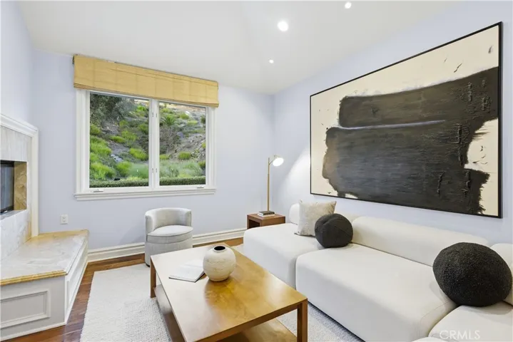 Lounge off primary