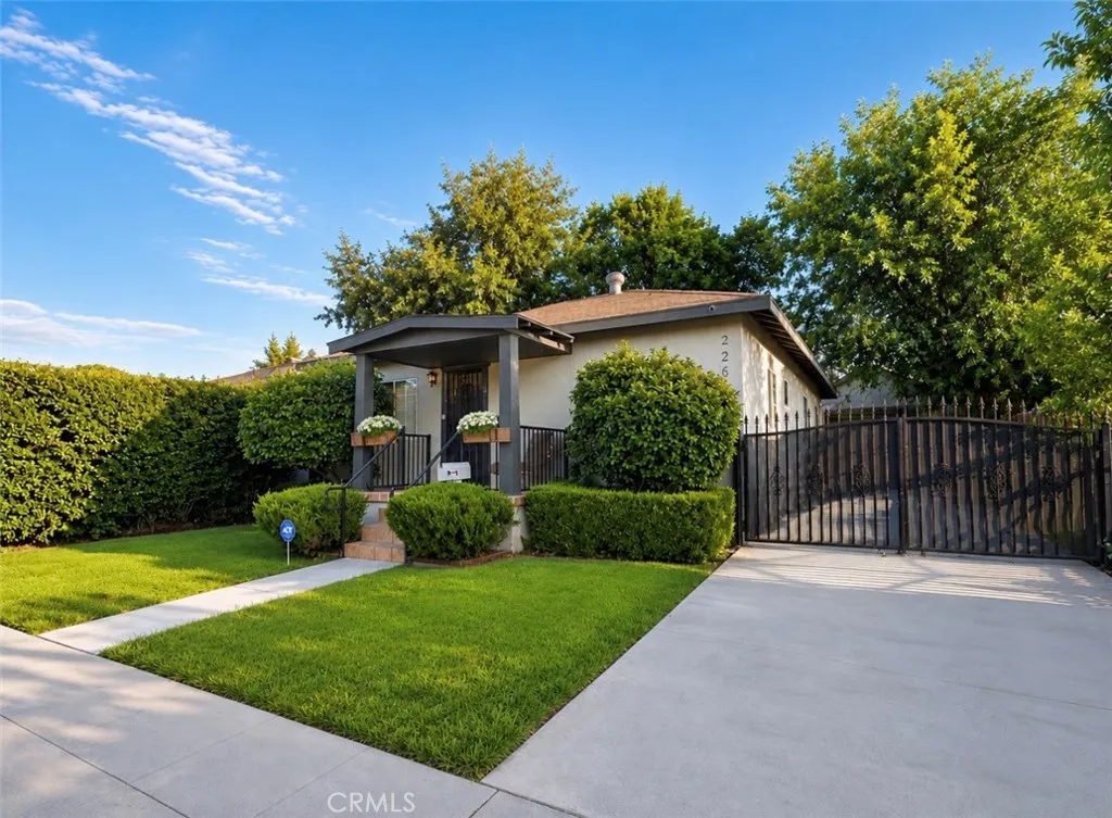 220 W Kendall