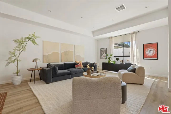 3961 Tilden Avenue 3, Culver City, California 90232