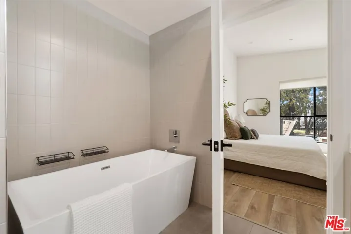 3961 Tilden Avenue 3, Culver City, California 90232