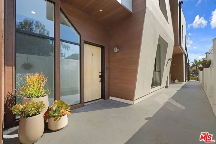 3961 Tilden Avenue 3, Culver City, California 90232