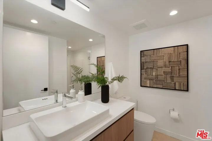 3961 Tilden Avenue 3, Culver City, California 90232