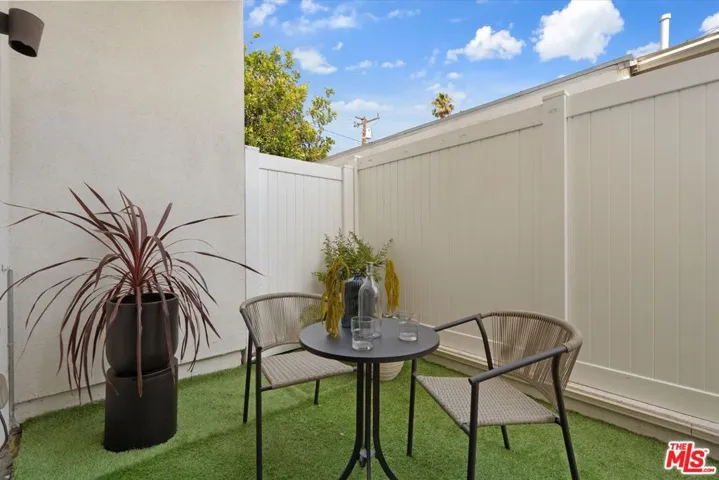 3961 Tilden Avenue 3, Culver City, California 90232