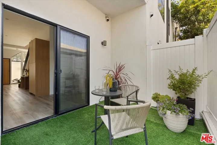 3961 Tilden Avenue 3, Culver City, California 90232