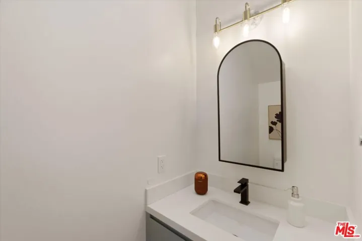 3961 Tilden Avenue 3, Culver City, California 90232