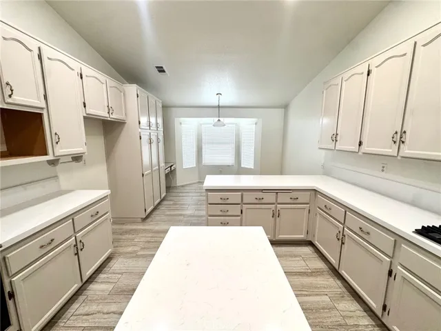12789 Yorkshire, Apple Valley, California 92308