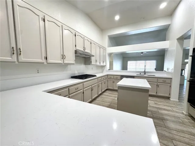 12789 Yorkshire, Apple Valley, California 92308