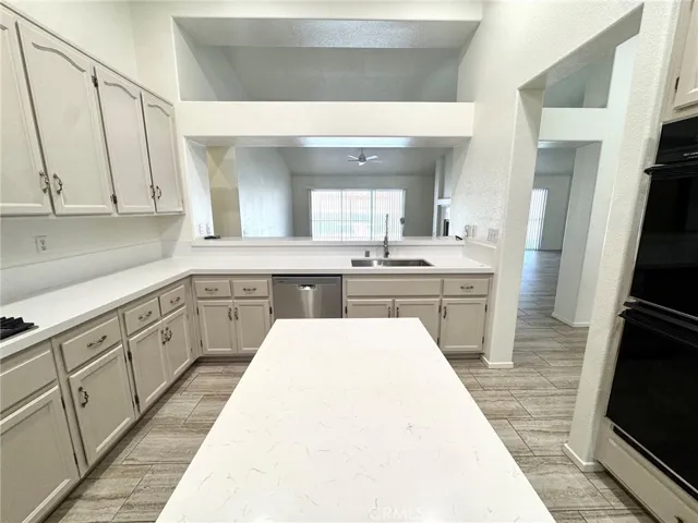 12789 Yorkshire, Apple Valley, California 92308