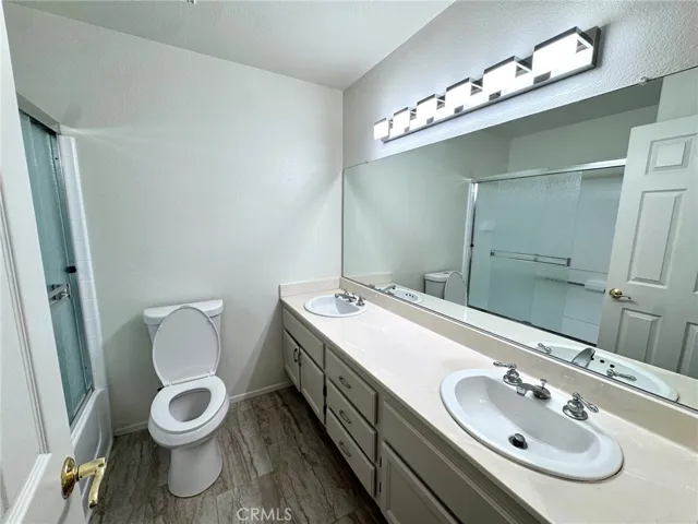 12789 Yorkshire, Apple Valley, California 92308