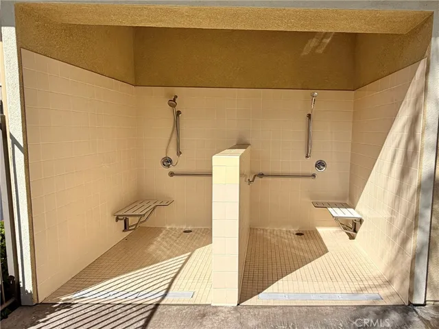 outdoor pool showers