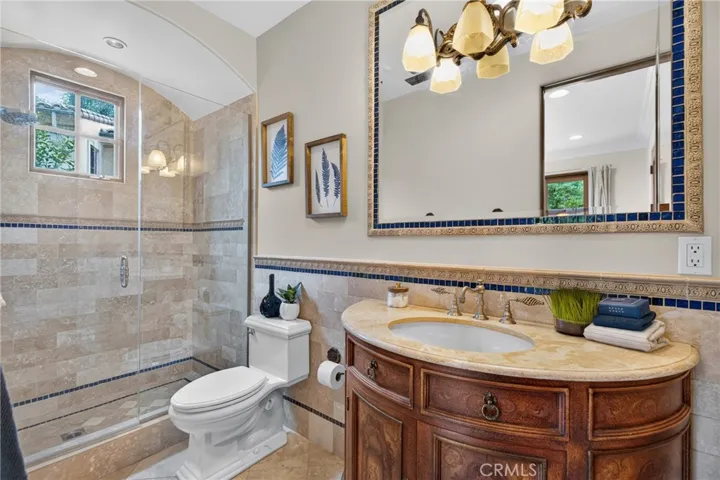 First floor en suite bathroom