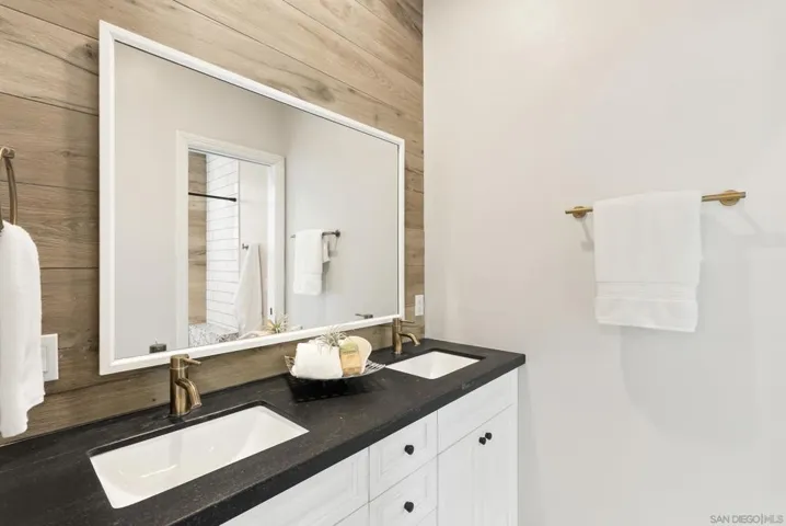 1101 Sierra Linda, Escondido, California 92025