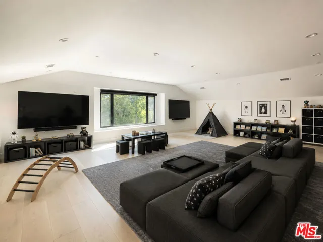 1396 Kingsboro Court, Westlake Village, California 91362