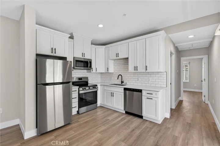 8414 Burnet Avenue, North Hills, California 91343