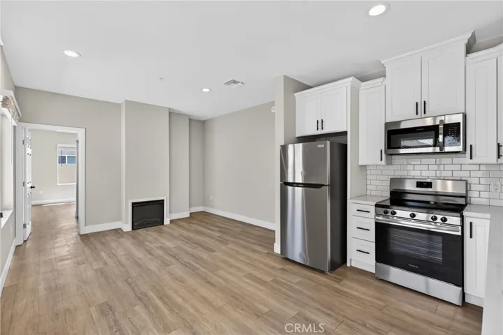 8414 Burnet Avenue, North Hills, California 91343