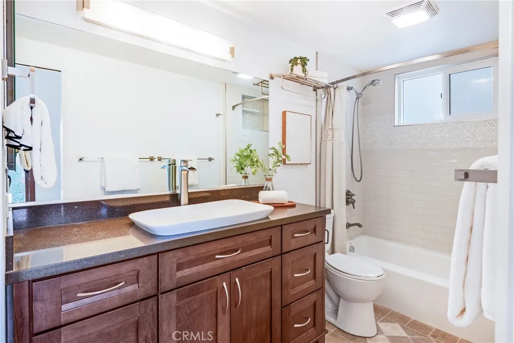 2nd Bathroom