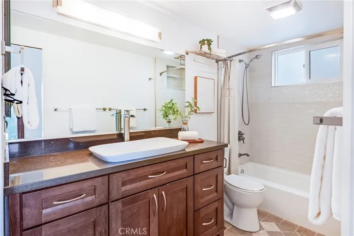 2nd Bathroom