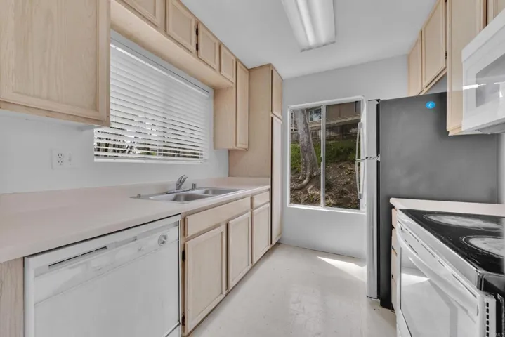 230 Diamond Way, Vista, California 92083