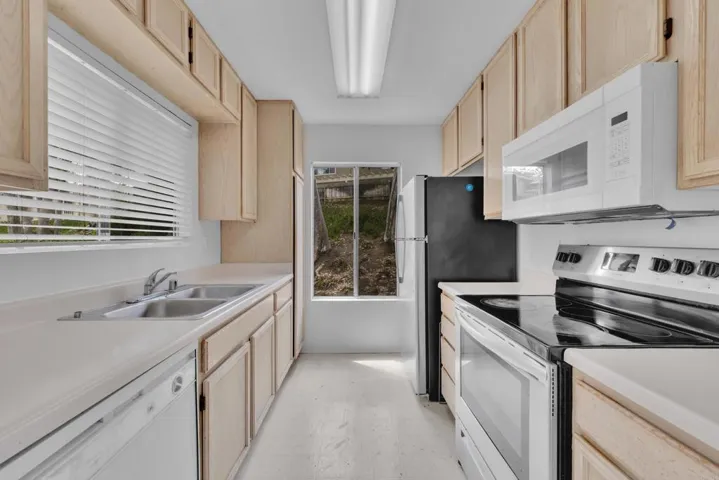 230 Diamond Way, Vista, California 92083