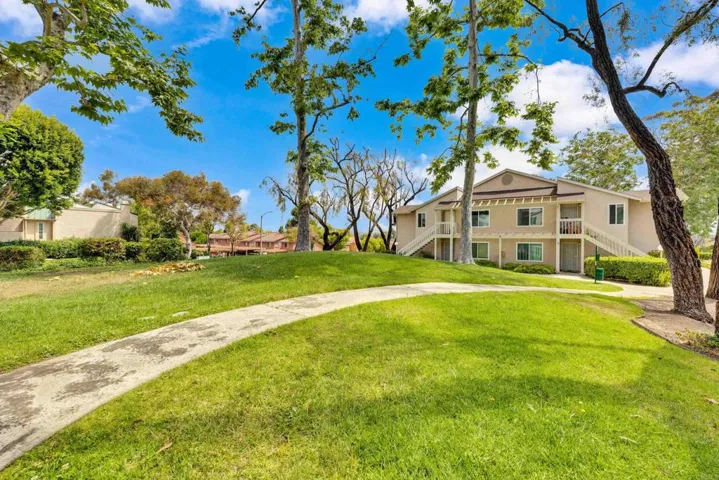 230 Diamond Way, Vista, California 92083