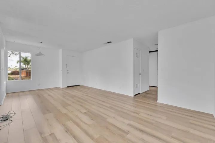 230 Diamond Way, Vista, California 92083