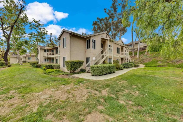 230 Diamond Way, Vista, California 92083