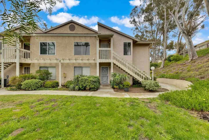 230 Diamond Way, Vista, California 92083