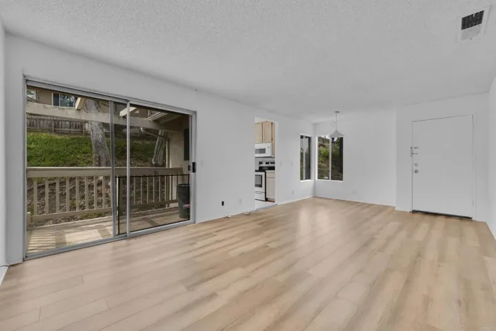 230 Diamond Way, Vista, California 92083