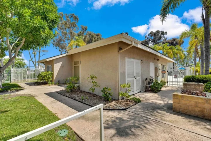 230 Diamond Way, Vista, California 92083