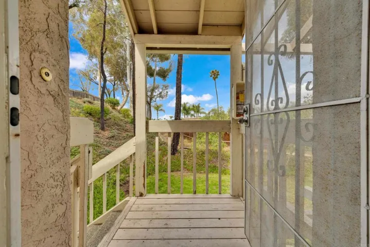230 Diamond Way, Vista, California 92083