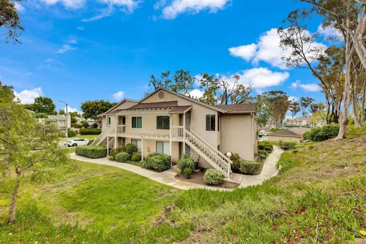 230 Diamond Way, Vista, California 92083