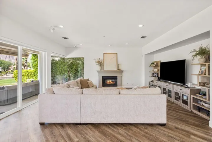 25-web-or-mls-249A5214