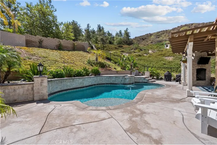 28200 Nield Court, Saugus, California 91350