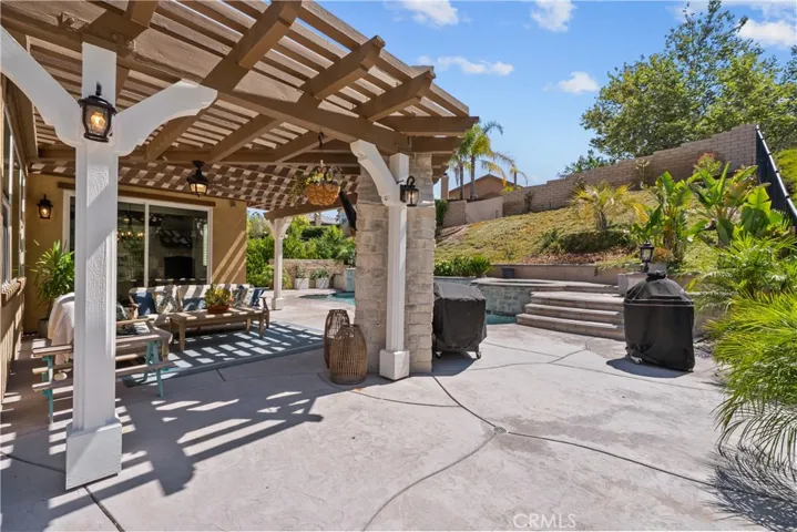 28200 Nield Court, Saugus, California 91350