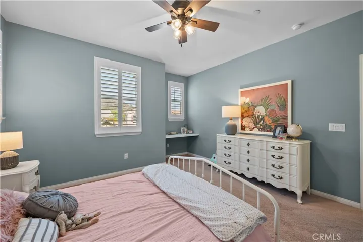 28200 Nield Court, Saugus, California 91350