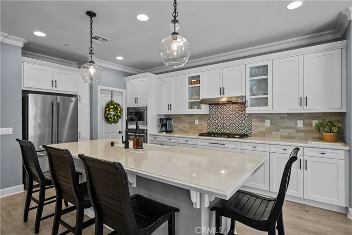 28200 Nield Court, Saugus, California 91350